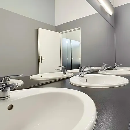 Hostel Oliwka - Metro Świętokrzyska