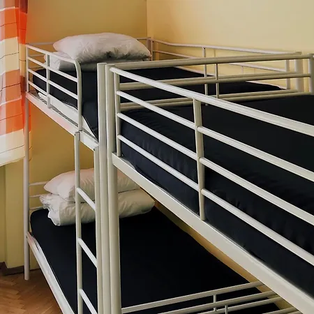 Hostel Oliwka - Metro Świętokrzyska *