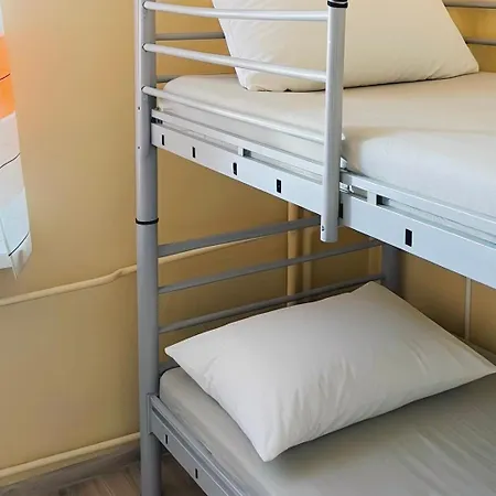 Oliwka - Metro Swietokrzyska Hostel Varşova