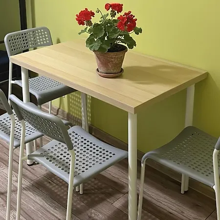 Hostel Oliwka - Metro świętokrzyska