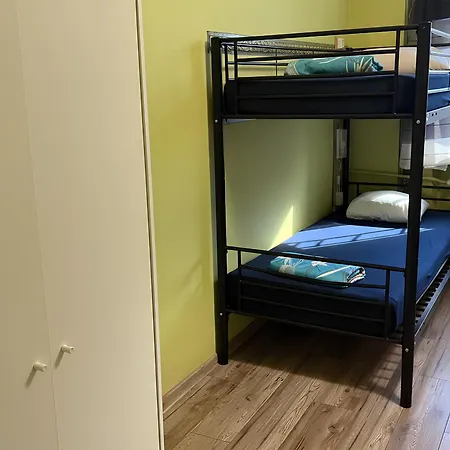 Hostel Oliwka - Metro Świętokrzyska