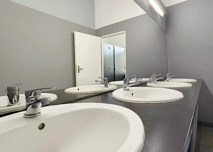 Hostel Oliwka - Metro Świętokrzyska